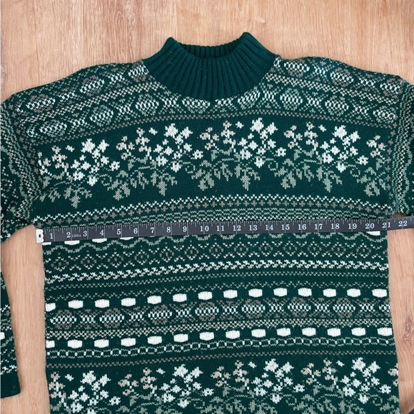 Vintage Emerald Green and White Floral Knit Sweater - Picture 8 of 8